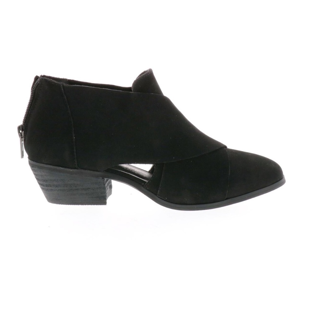 Black Leather Side Cut Out Chic Bootie - Picture 5 of 6